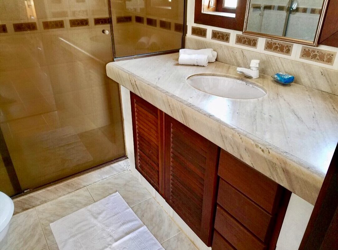 Casa de Condomínio em Búzios com 4 Quartos à Venda,  por R$ 1.400.000