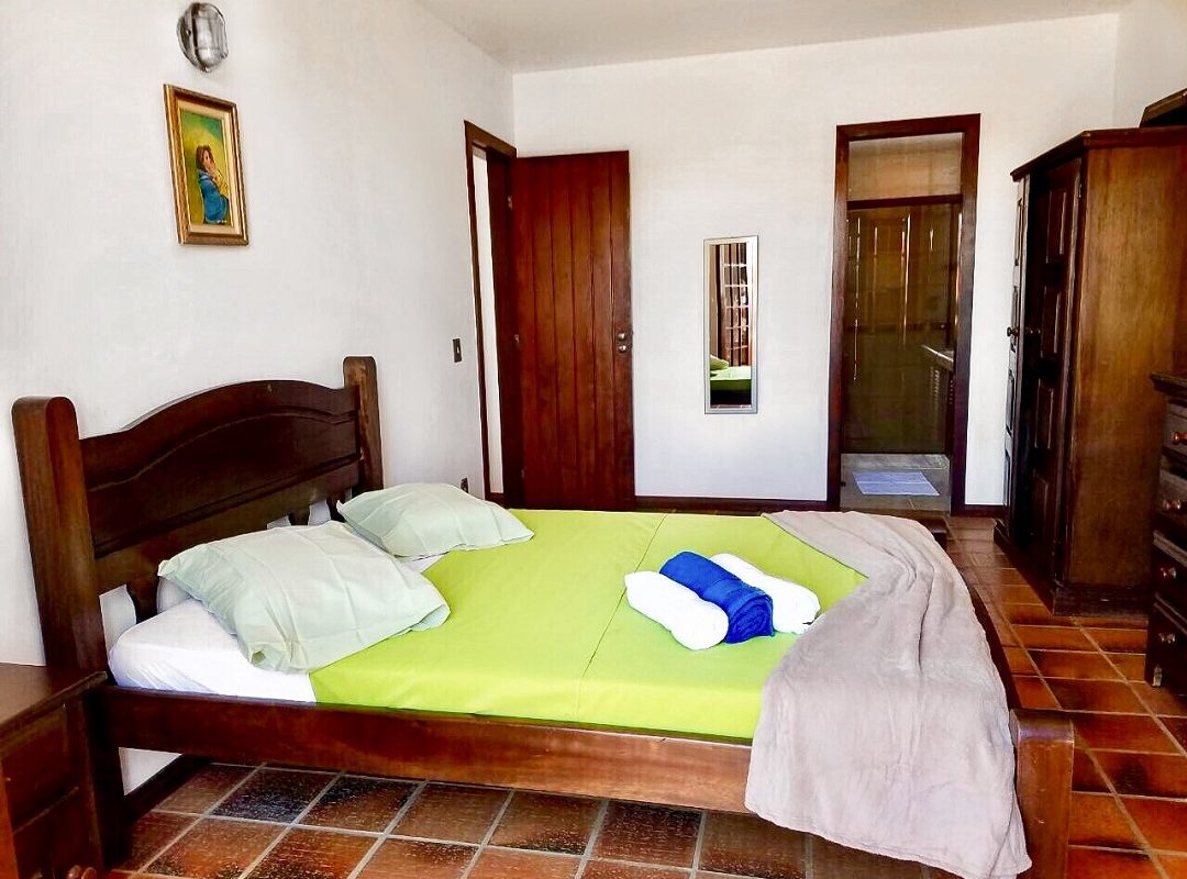 Casa de Condomínio em Búzios com 4 Quartos à Venda,  por R$ 1.400.000
