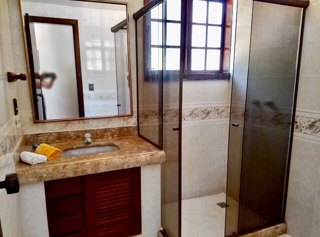 Casa de Condomínio em Búzios com 4 Quartos à Venda,  por R$ 1.400.000